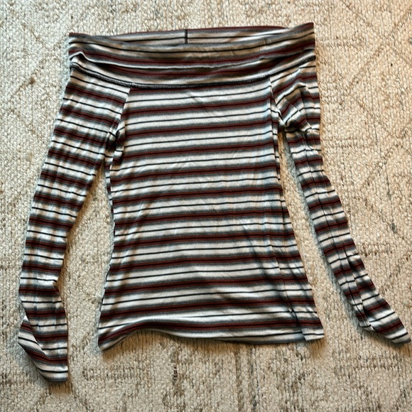 Lightweight Off the Shoulder Sweater - Picture 3 of 3